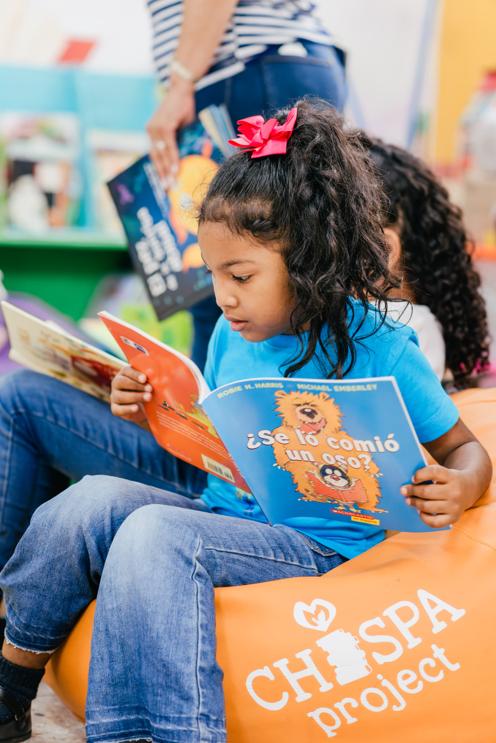Girl reading on Chispa beanbag